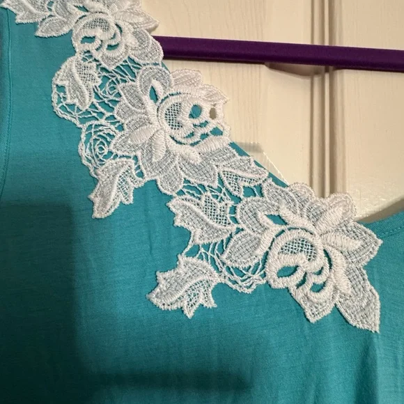 Tata Sleeveless nightgown with Lace Detail. Made in Italy - Picture 5 of 6